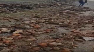 Elazığda heyelan nedeniyle yol ulaşıma kapandı