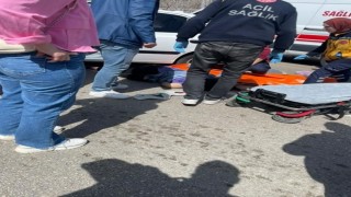 Elazığda iki farklı otomobilin çarptığı genç kız ağır yaralandı