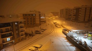 Elazığda kar yağışı etkisini artırdı, kent beyaza büründü