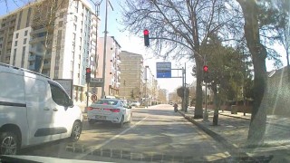 Elazığda motosikletlinin kırmızı ışık ihlali kameralara yansıdı