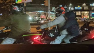 Elazığda tehlikeli motosiklet yolculuğu