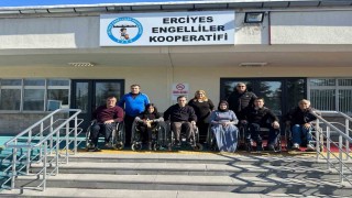 Engelleri çalışarak aşmak istiyorlar