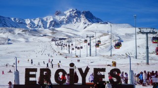 Erciyes Kayak Merkezinin yabancı yayınlardaki yankısı sürüyor