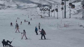 Erciyese kar yağdı, sezon uzadı