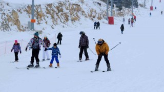 Ergan Dağı Kayak Merkezinde kayak sezonu sürüyor