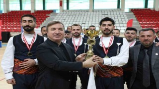 Erzincanda Halk Oyunları İl Birinciliği müsabakaları yapıldı