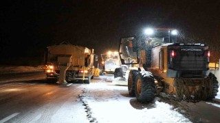 Erzincanda kar ve tipi geçitlerde ulaşımı aksattı