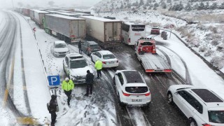 Erzincanda kar ve tipi ulaşımda aksamalara neden oldu
