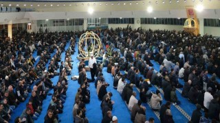 Erzincanda vatandaşlar Kadir Gecesinde camileri doldurdu