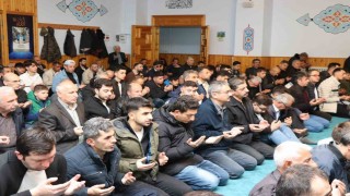 Erzurumda bayram namazı coşkusu