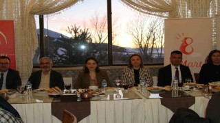 Erzurumda kadınlar iftar yemeğinde bir araya geldi