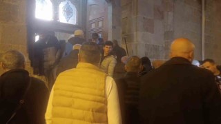 Erzurumlular Kadir Gecesinde tarihi camilere akın etti
