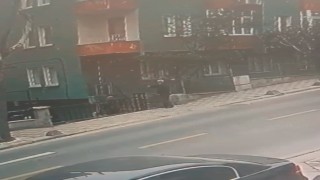 Esenlerde dehşet anları kamerada: Kayınpederini silahla vurarak kaçtı