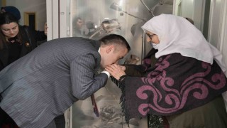 Esenyurt Belediye Başkan Vekili Aksoy, Gülizar teyzenin iftar sofrasına misafir oldu