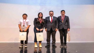Eskişehir Valisi Hüseyin Aksoy, Şehitleri Anma Günü ve Çanakkale Deniz Zaferinin yüz onuncu yıl dönümünü kutladı