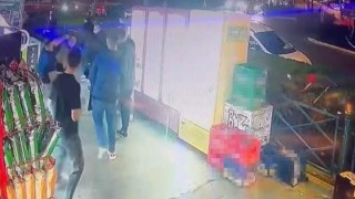 Eskişehirde 2 grup arasında çıkan bıçaklı kavga kamerada