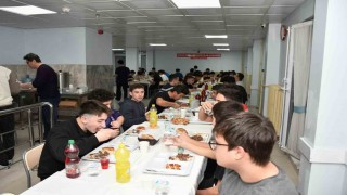 Eskişehirde öğrencilerle iftar programı düzenlendi