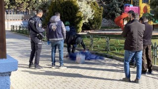 Eskişehirde sokak ortasında erkek cesedi bulundu