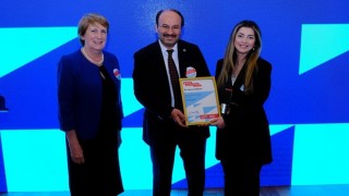 ETÜlü akademisyen British Councilden ödül aldı