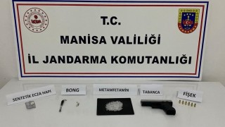 Evinde uyuşturucu maddelerle yakalandı