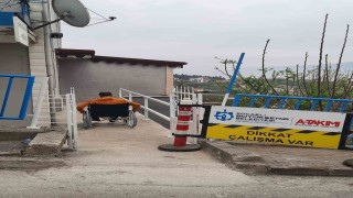 Evine girip çıkmakta zorluk yaşayan engelli vatandaş için rampa yapıldı