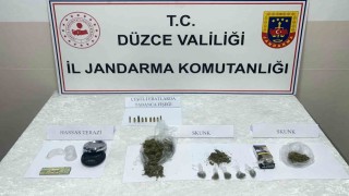 Farklı kimlik kullanarak kiraladığı evde uyuşturucu satıyordu, tutuklandı