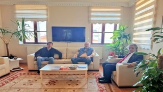 FIFA Kokartlı Hakem Halil Umut Meler, Kaymakam Keklik ile görüştü