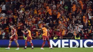 Galatasaray, Fenerbahçe ile puan farkını maç fazlasıyla 10a çıkardı