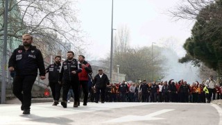 Galatasaray taraftarı, Dolmabahçeye geldi