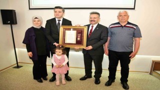 Gazi polis memuruna Devlet Övünç Madalyası ve Beratı takdim edildi