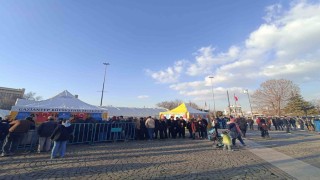 Gaziantep Büyükşehirin geleneksel iftar çadırları ilk gün yoğun ilgi gördü