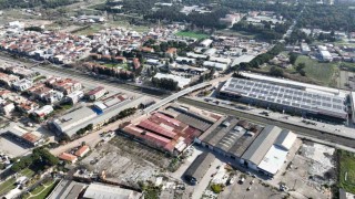 Gaziemir Hava Eğitim Yolu Taşıt Üst Geçidinde köprü yapımı tamamlandı
