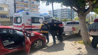 Gazipaşada motokurye kazada yaralandı