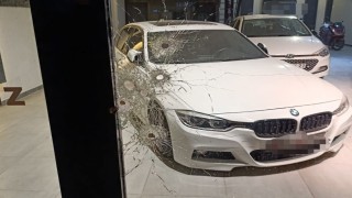 Gece vakti galeriye silahlı saldırı