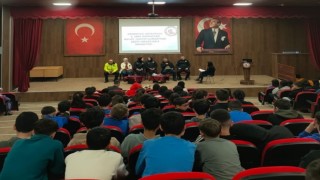 Gediz Emniyet Müdürlüğü personelinden öğrencilere meslek tanıtımı