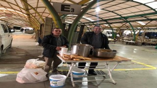 Gedizde hayırsever esnaftan iftar ikramı