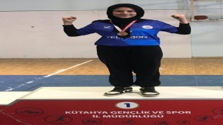 Gedizli öğrencilerden bilek güreşinde büyük başarı