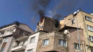 Gemlikte boş daire alev alev yandı
