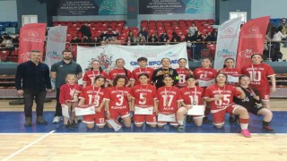 Genç kızlar futsalda şampiyon Spor Lisesi oldu