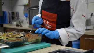 Genç şeflerden çat kapı iftar sürprizi