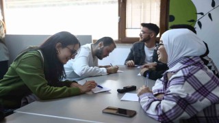 Gençlik Merkezinde pratik İngilizce konuşma etkinliği düzenledi