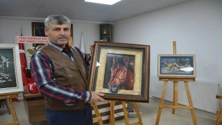 Gittiği sergiden etkilendi, şimdi kendi sergisini açtı