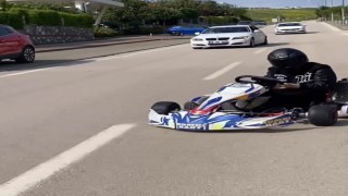 Go kart sürücüsü pisti şaşırdı, trafiğe çıkıp drift attı