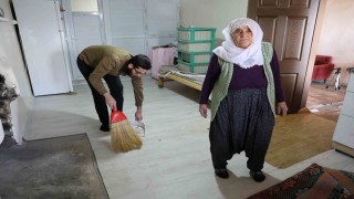 Gönüllere dokunan imam, yaşlı ve engellilerin evlerini yeniledi