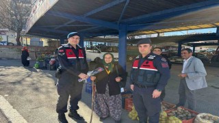 Gördeste jandarma ekipleri şehit annelerini unutmadı