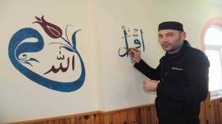 Görev yaptığı camiyi hat sanatıyla nakış nakış süsledi