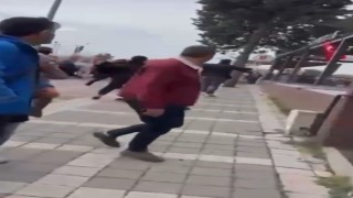 Göstericiler Espressolaba saldırdı: Çıkan arbedede sandalyeler havada uçuştu
