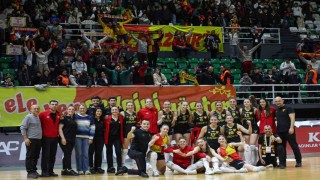 Göztepe ve Karşıyaka, Sultanlar Ligi için kozlarını paylaşacak