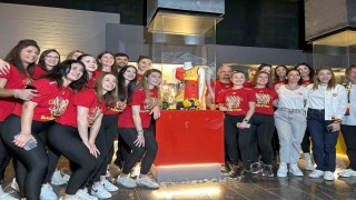 Göztepe Voleybolun kupası, müzesindeki yerini aldı