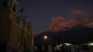 Guatemaladaki Fuego Yanardağında patlama meydana geldi